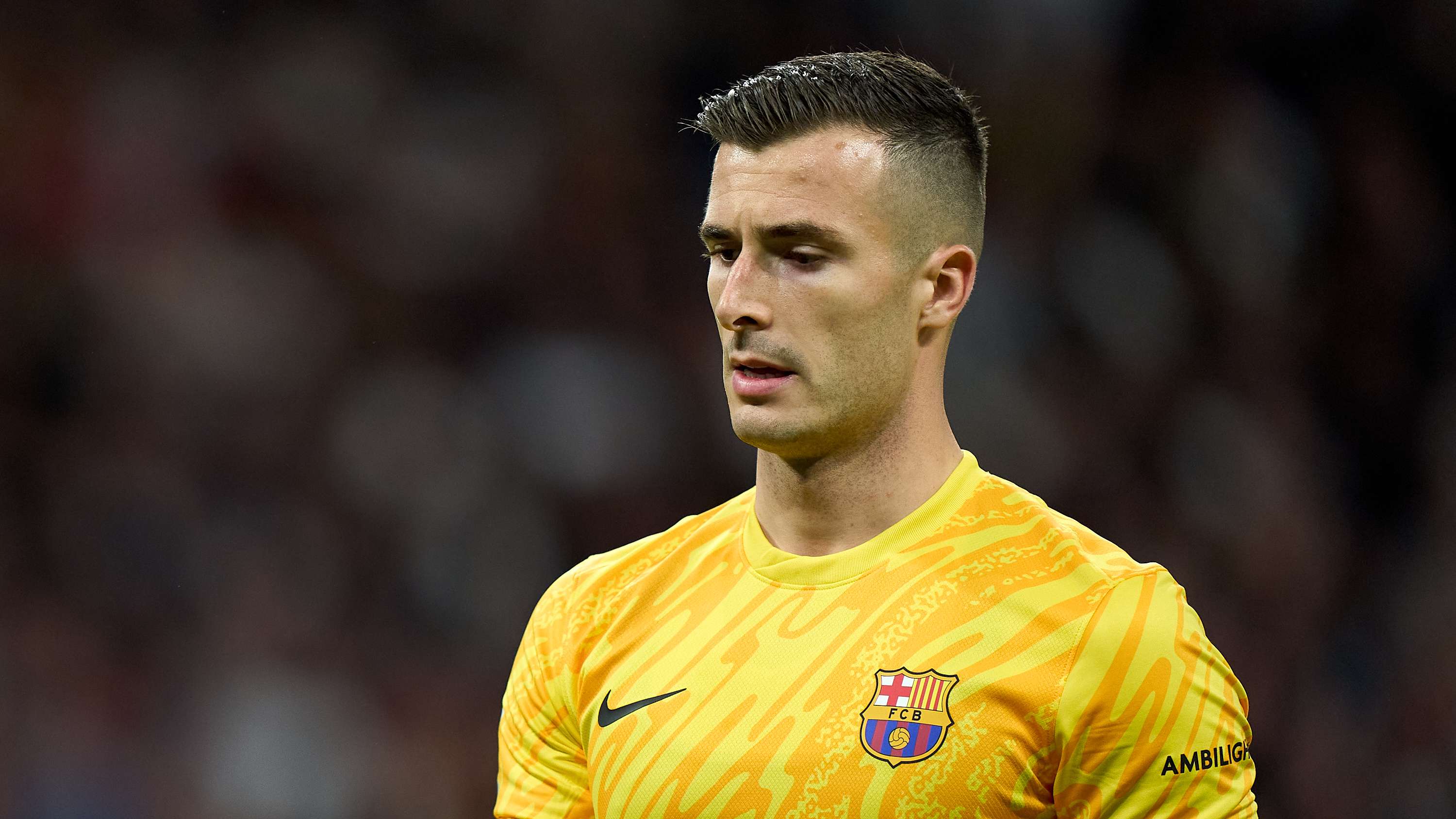 她用樸實而 她用樸實而